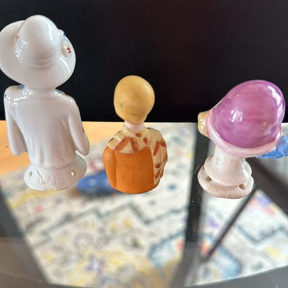 3 pin cushion heads, one has a chip, other good condition - Picture 2 of 2